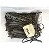 Image 2 : 2 train engine, box cars and tracks - untested