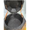 Image 3 : BASKET WITH LOCK (21CM X 23 CM) WITH 2 LEATHER PIECES INSIDE.