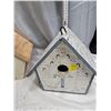 Image 6 : 4 BIRD HOUSES/1 BIRD SIGN