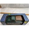 Image 2 : 1955 JOHN DEERE PICKUP BANK 1/25 SCALE.