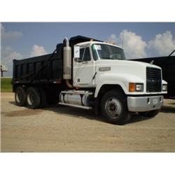 MACK CH613 T/A DUMP TRUCK, s/n 1M1AA13Y4PW022860: