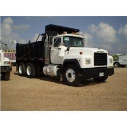 MACK RD600GK T/A DUMP TRUCK, s/n 1M3P114K3NM001230: