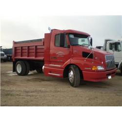 VOLVO VNL 42T S/A DUMP TRUCK, s/n 4VA7BAPF5WN750547: