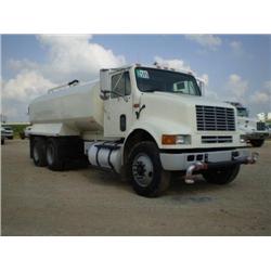 INTERNATIONAL 8100 T/A 4,000 GALLON  WATER TRUCK, s/n 1HSHCATR5SH689796: