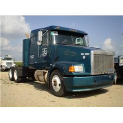 WHITE/GMC WIA  T/A TRUCK TRACTOR, s/n 4V1WDBRF8SN694963: