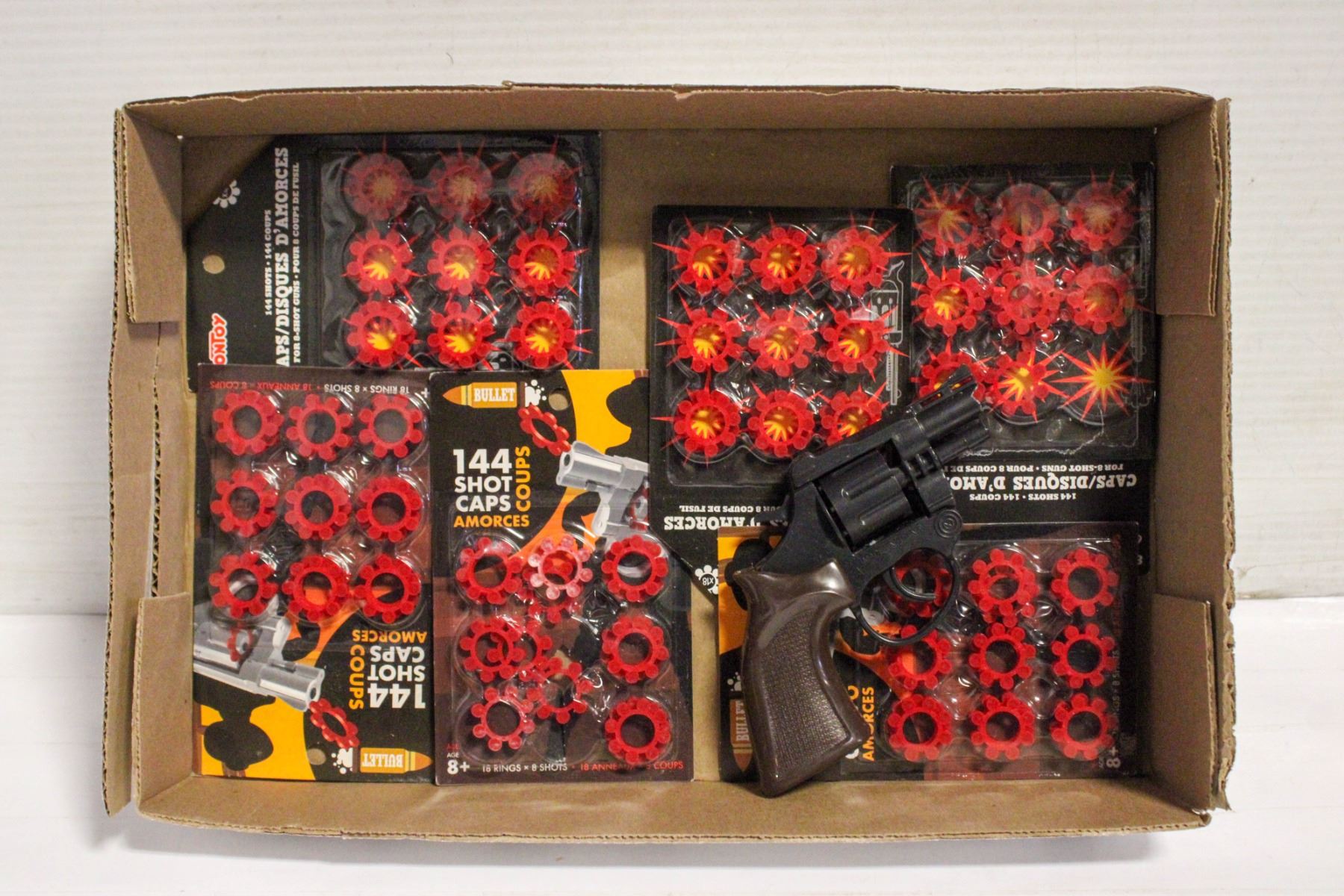 CAP GUN PLUS 6 NEW PACKAGES OF CAPS