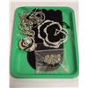 Image 1 : NEW GREEN TRAY WITH 4 NEW JEWELRY PIECES - RETAIL