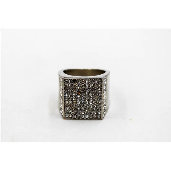 ESTATE LADIES RING IN BOX-ESTATE