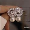 Image 2 : NEW LADIES EXQUISITE FLOWER STYLE EARRINGS