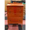 Image 1 : 4 DRAWER DRESSER MISSING 1 KNOB H-46" W-17" L-28"