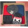 Image 1 : BOX WITH TOQUES & SCARVES - VARIOUS SIZES