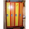 Image 1 : BAILIFF SEIZED: SET OF 4 LOCKERS (1 WITH CONTENTS)