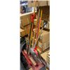 Image 1 : BAILIFF SEIZED: 7PCS SHOVELS BROOMS ETC.