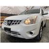 Image 2 : 105 -- 2011 NISSAN ROGUE, WHITE, 214637 KMS, ALL WHEEL DRIVE