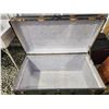 Image 3 : 601 -- ANTIQUE WARDROBE STEAMER TRUNK