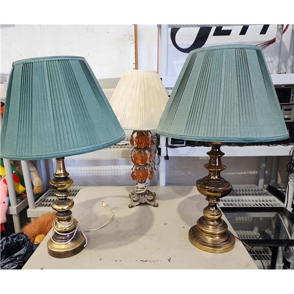 615 -- VINTAGE MCM ORANGE LUCITE LAMP, AND TWO BRASS TABLE LAMPS WITH MATCHING SHADES