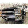 Image 2 : 155 -- 2008 CHEVROLET SILVERADO K2500 HEAVY DUTY, WHITE, 232061 KMS