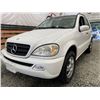 Image 2 : 114 -- 2004 MERCEDES ML350, WHITE, 248756 KMS, FOUR WHEEL DRIVE