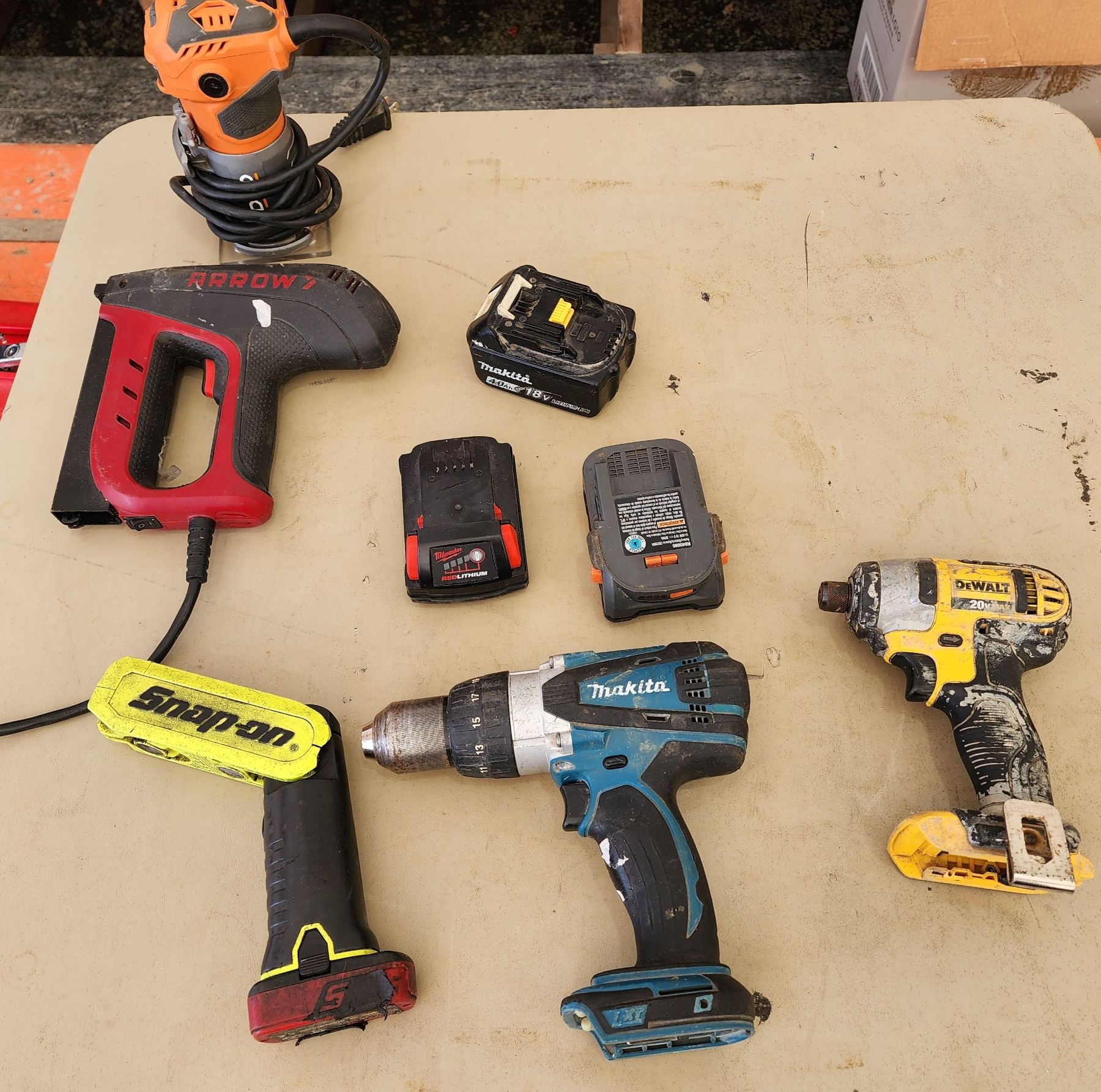 326 -- ARROW NAIL GUN, ROUTER, SNAP ON HANDHELD FLASHLIGHT AND MORE