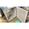Image 2 : WELBILT DELFIELD MODEL 406P-*4 REFRIGERATED CABINET ON WHEELS. 27WX28DX32"H