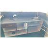 Image 8 : 24' 6" COMPLETE BAR WITH QUARTZ COUNTERTOP, FOOT RAIL, 8 TAP DRAFT TOWER. INCLUDES 35" ICE SINK, 30"