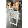 Image 2 : WHITE FOLDING BANQUETTE CHAIR, PLASTIC CONSTRUCTION, PADDED SEAT.