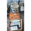 Image 1 : LARGE ASST OF SERVERS. PLASTIC, CERAMIC, GLASS, STAINLESS,