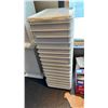Image 1 : 17 CAMBRO CONTAINERS