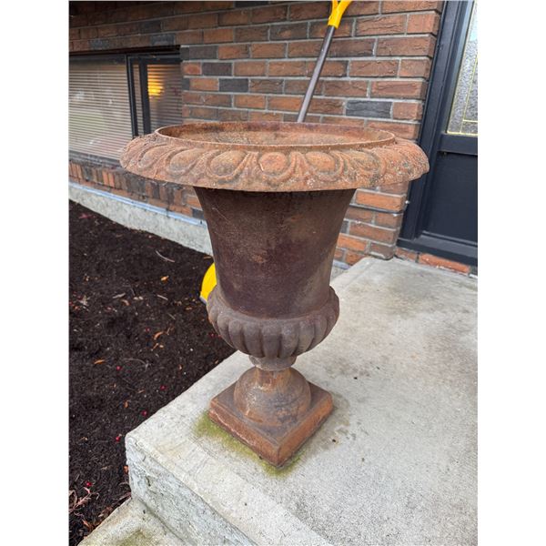 Cast-iron planter
