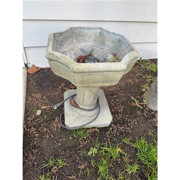 Birdbath or planter stand