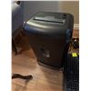 Image 1 : Paper shredder