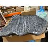 Image 1 : Couture Pets Pet Bed (35in x 40in)