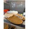 Image 1 : WindRiver Tan Slippers Size 9-10