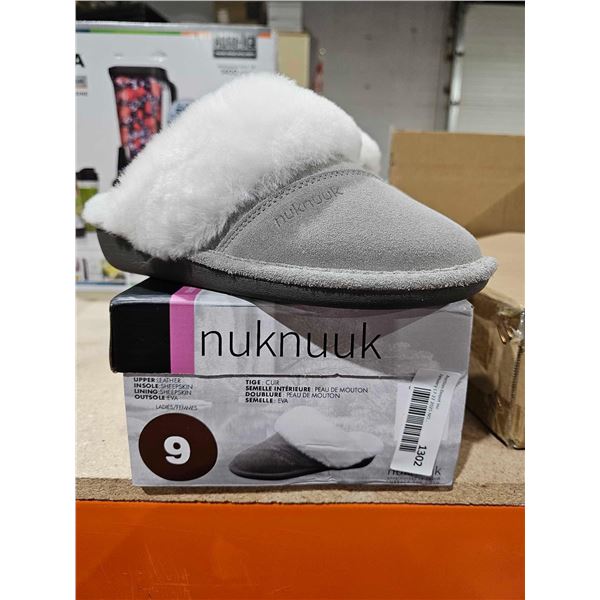 Nuknuuk women's slippers (size 9)