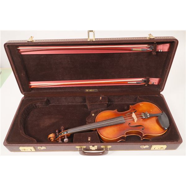 Antonio Stradivarius Copy Violin with Bows & Case [191145]
