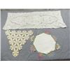 Image 16 : Lot of Vintage Table Runners & Doilies