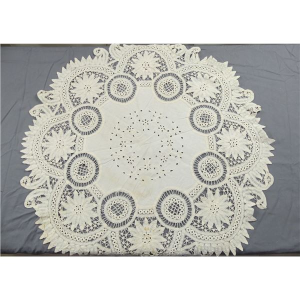 Vintage Round Battenberg Center Table Topper