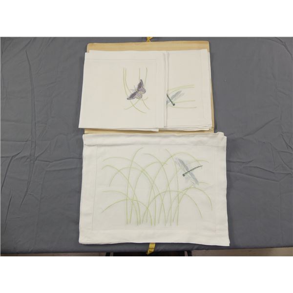 Vintage Linen Placemat & Napkin Set for 4, with Butterflies, Fabric Storage Container