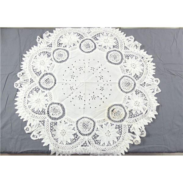 Vintage Round Battenberg Center Table Topper