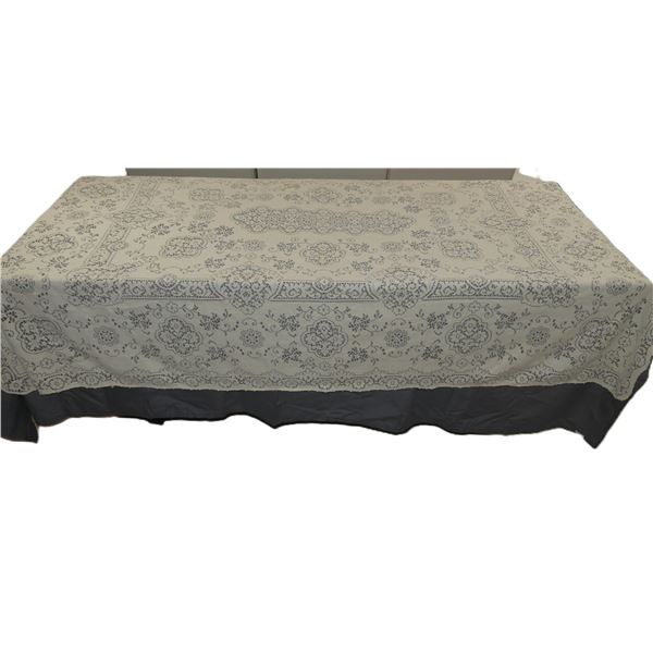 Vintage Quaker Lace Style Tablecloth