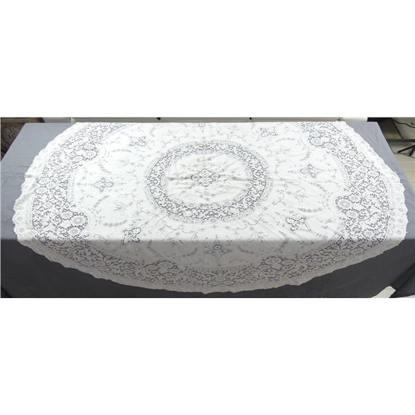 Vintage Round Quaker Lace Style Tablecloth