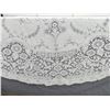 Image 2 : Vintage Round Quaker Lace Style Tablecloth