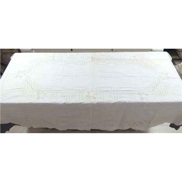Vintage White Oval Tablecloth with Embroidery & Pulled Thread Work