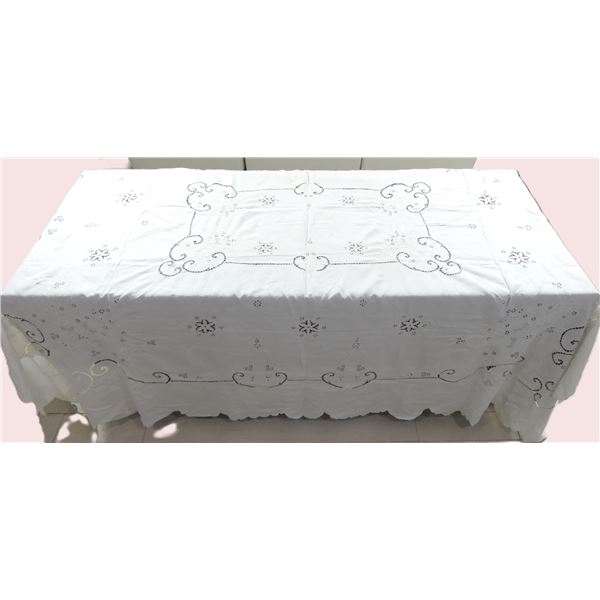 Vintage Hand Embroidered Eyelet Dinning Tablecloth
