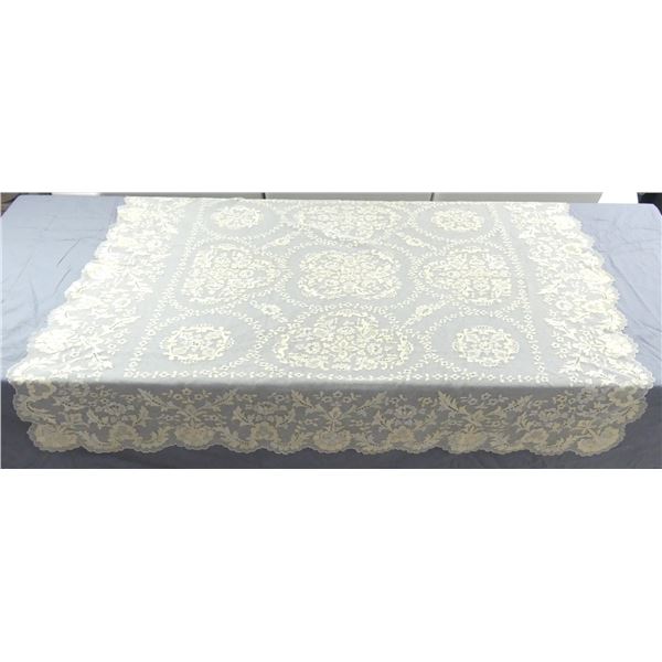 Fine Vintage Lace Luncheon Tablecloth/Topper