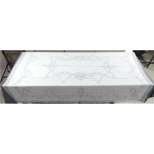 Vintage Lace & Linen Cutwork Tablecloth