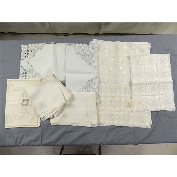 Lot of Various Vintage Placemats & Napkins