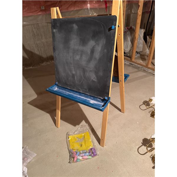 Double-sided art easel chalkboard