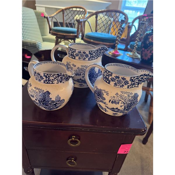 Ming England pottery pitchers