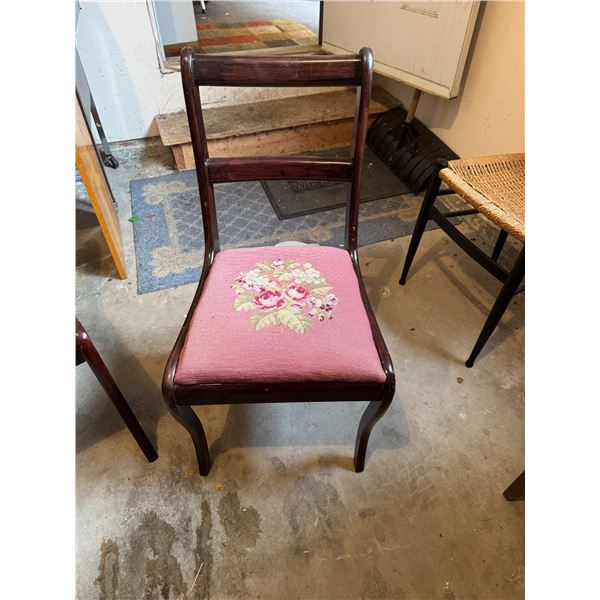 Petty point Chair